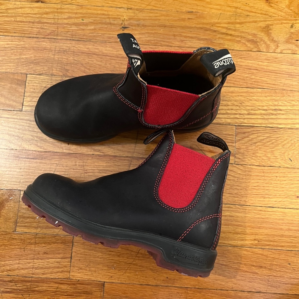 Barely worn Blundstones, women’s size 6